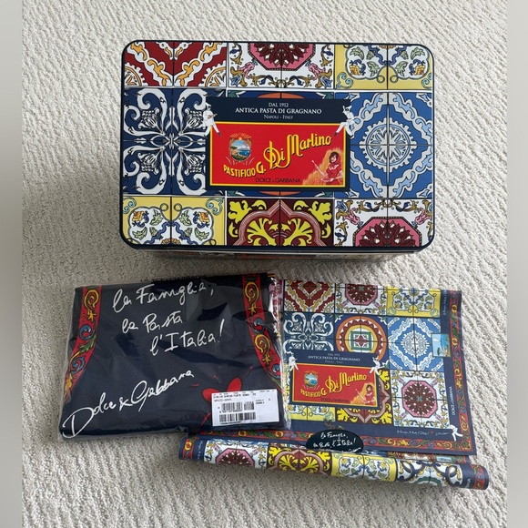Dolce & Gabbana x pasta Di Martino collector tin and apron - Picture 1 of 16